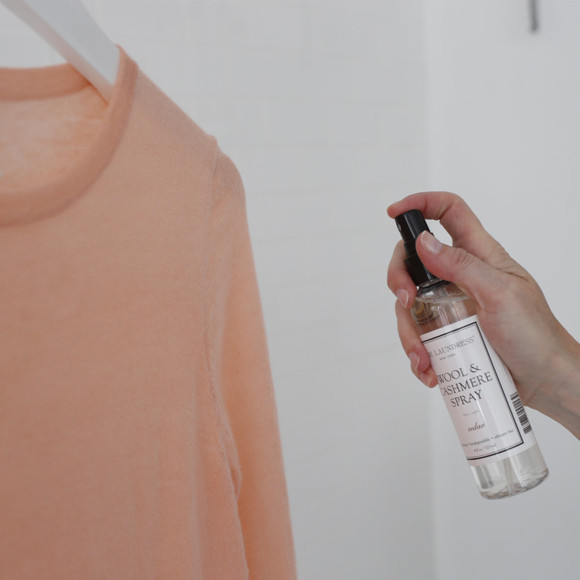 PRODUCT_Wool & Cashmere Shampoo 16 fl oz_How To_4_IMAGE_01