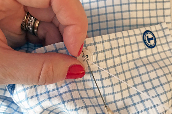 CMSPage How-To | Sew a Button ONE SIZE IMAGE 01