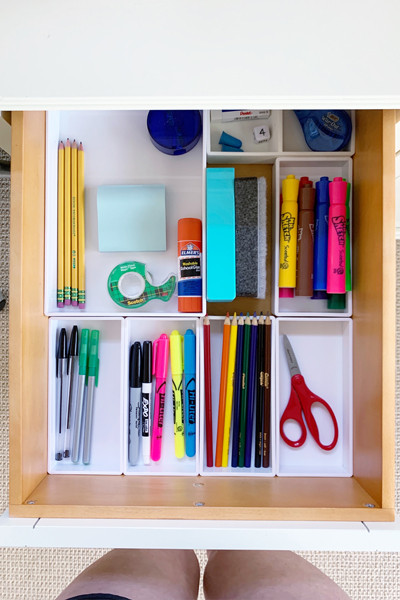 how to organize an office desk